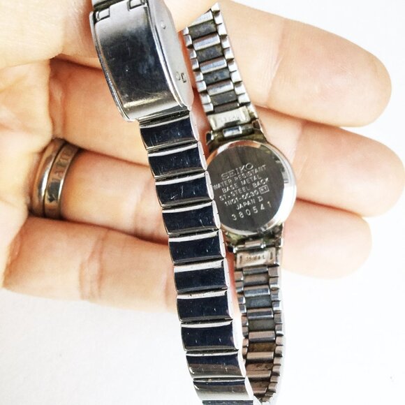 SEIKO Quartz Vintage Lady's Watch Working Quartz Movement Water Resistant Japan - Picture 4 of 7